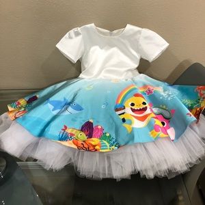 Gorgeous baby shark boutique dress size 8-9 T